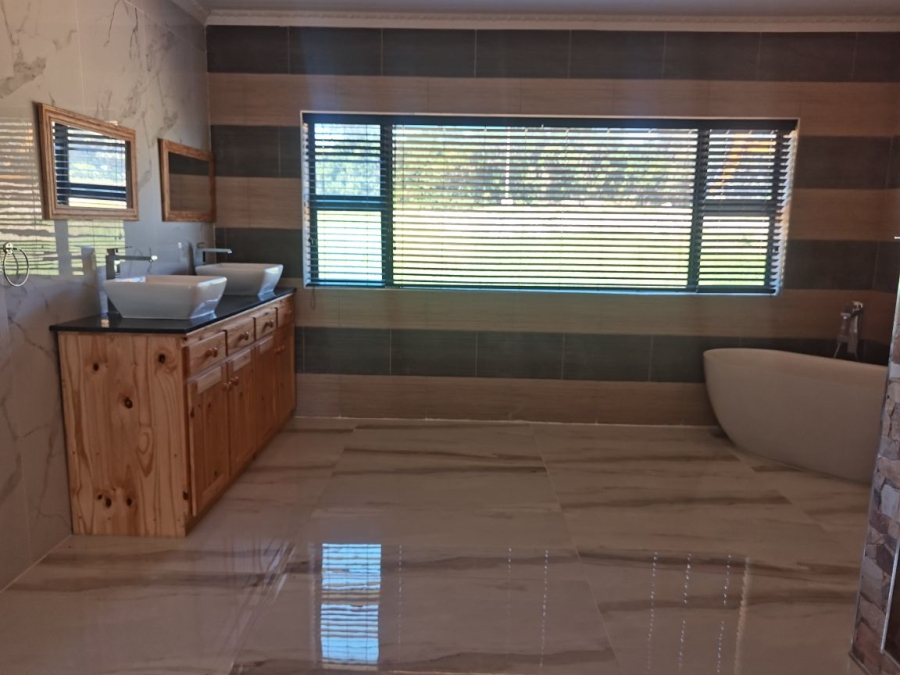 5 Bedroom Property for Sale in Royalston Residential Estate and Wildlife Reserve Eastern Cape